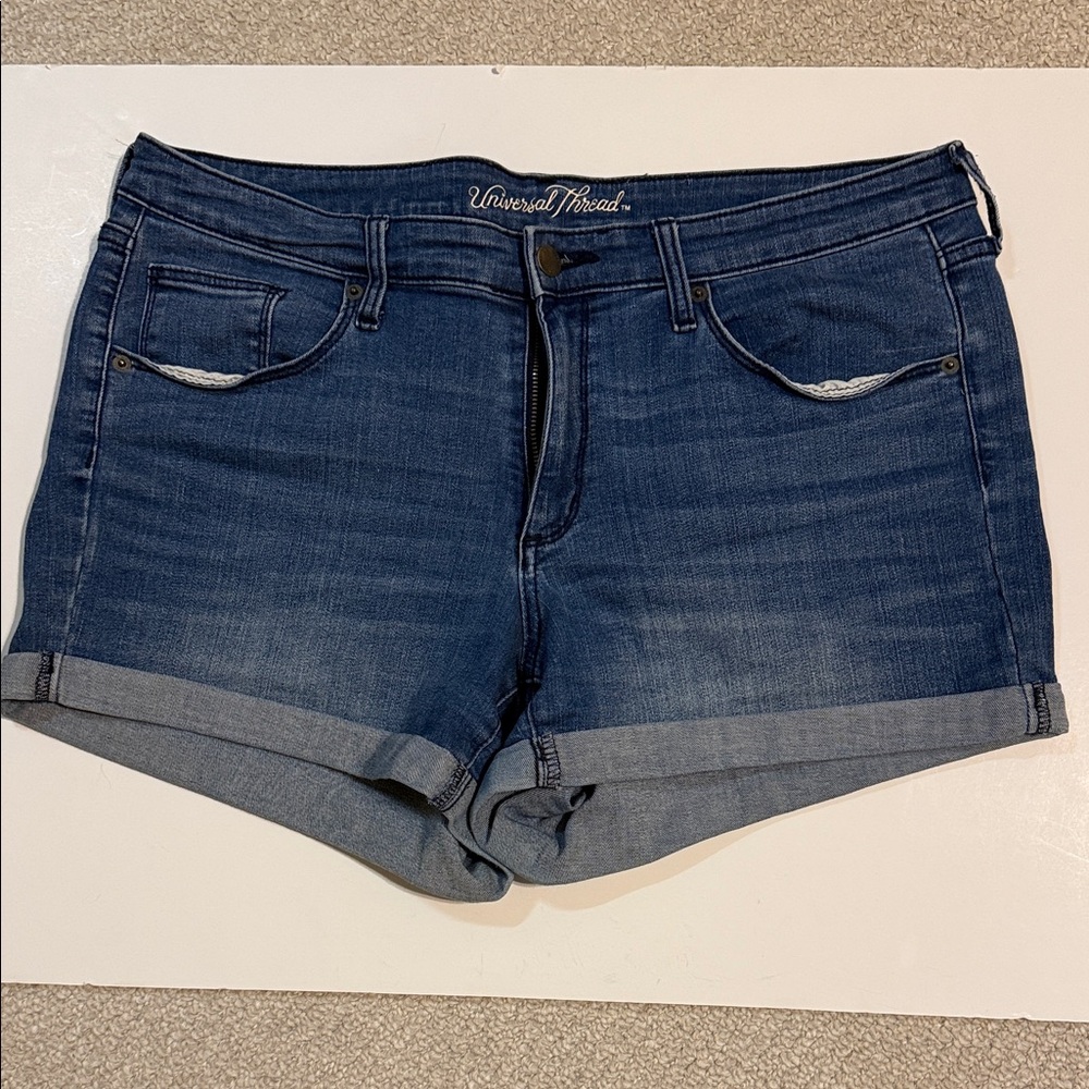 Universal Thread Women's Dark Blue Jean Shorts. Size 14/32